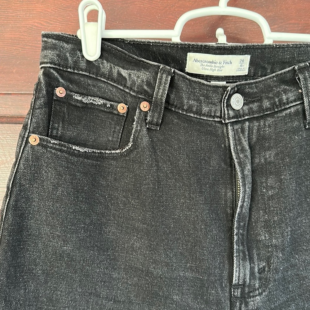 Abercrombie the ankle straight high rise 28 curve love